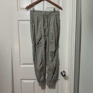 Lululemon dance studio mid rise jogger size 6 euc